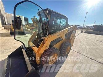 CAT 226D3 C3H2 لوادر انزلاقية التوجيه
