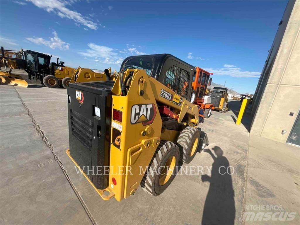 CAT 226D3 C3H2 لوادر انزلاقية التوجيه