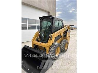 CAT 226D3 C3H2 لوادر انزلاقية التوجيه
