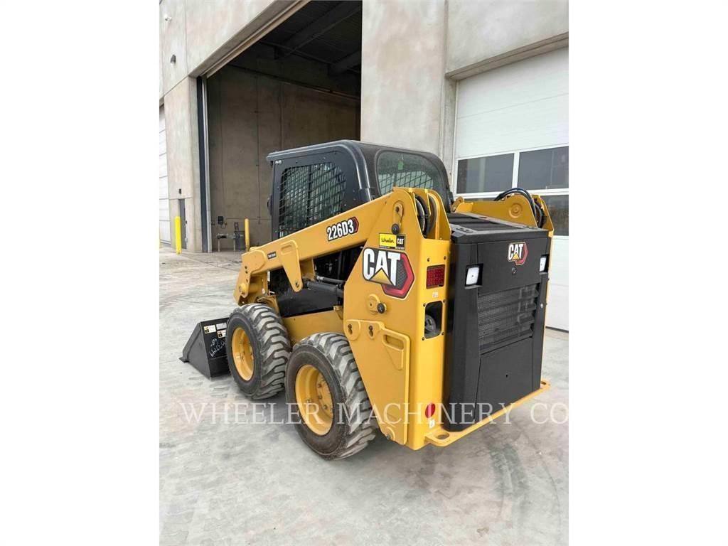 CAT 226D3 C3H2 لوادر انزلاقية التوجيه