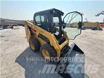 CAT 226D3 C3H2 لوادر انزلاقية التوجيه