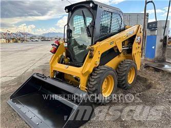 CAT 226D3 C3H2 لوادر انزلاقية التوجيه