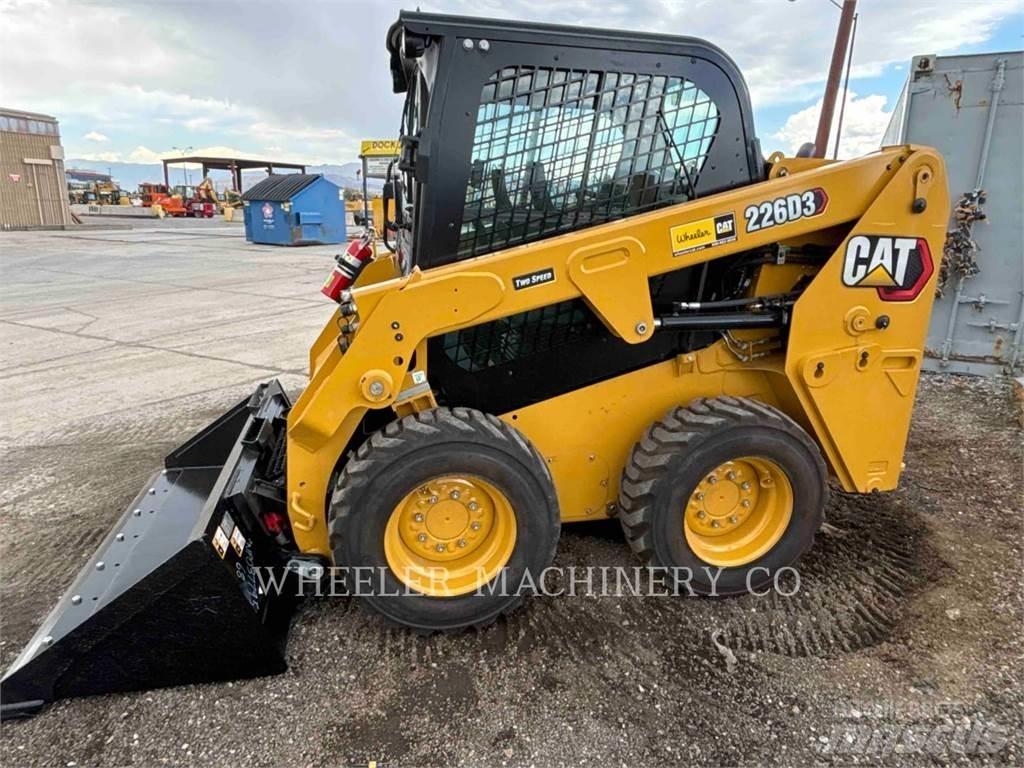CAT 226D3 C3H2 لوادر انزلاقية التوجيه