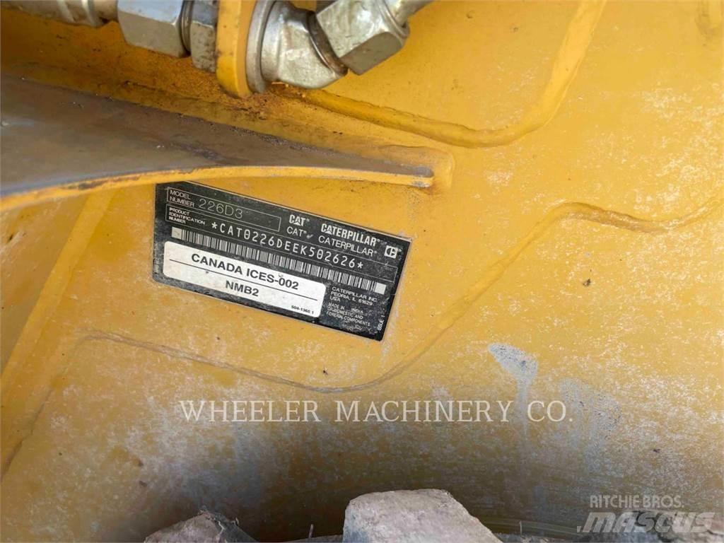 CAT 226D3 C3H2 لوادر انزلاقية التوجيه