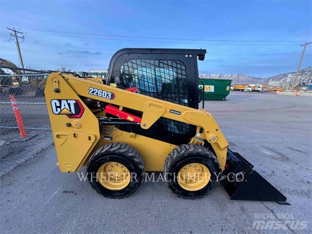CAT 226D3 C3H2 لوادر انزلاقية التوجيه