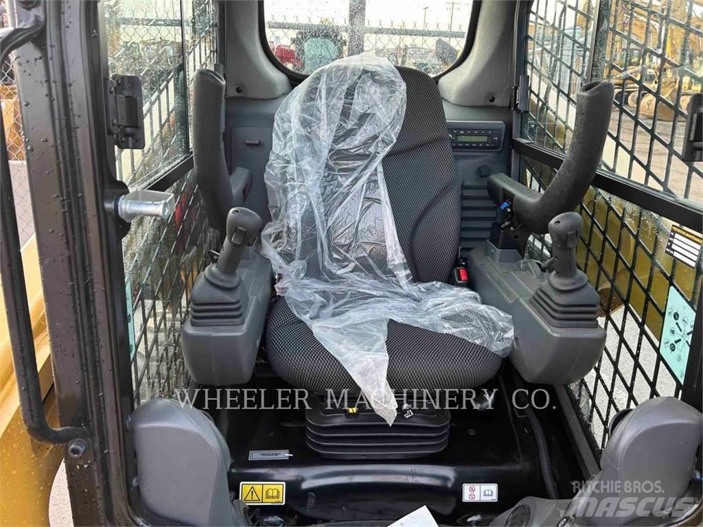 CAT 226D3 C3H2 لوادر انزلاقية التوجيه