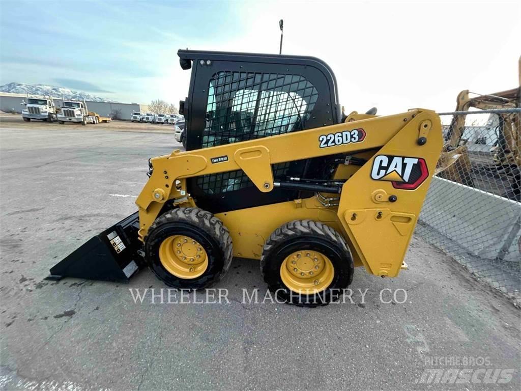 CAT 226D3 C3H2 لوادر انزلاقية التوجيه