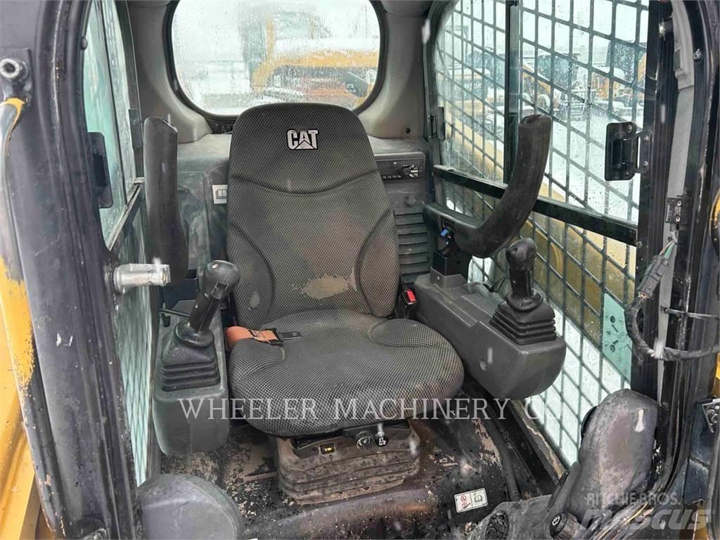 CAT 226D3 C3H2 لوادر انزلاقية التوجيه