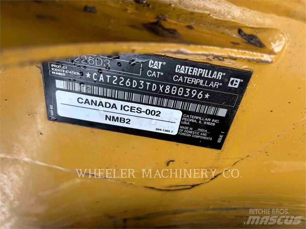 CAT 226D3 C3H2 لوادر انزلاقية التوجيه