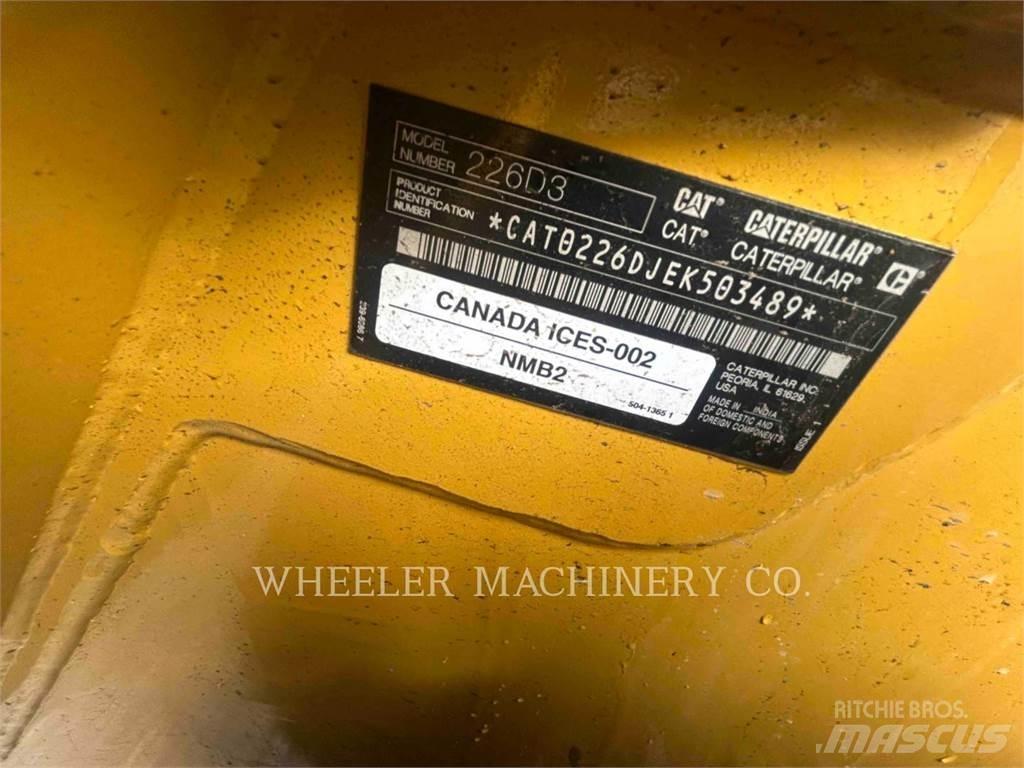 CAT 226D3 C3H2 لوادر انزلاقية التوجيه