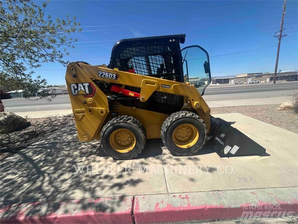 CAT 226D3 C3H2 لوادر انزلاقية التوجيه