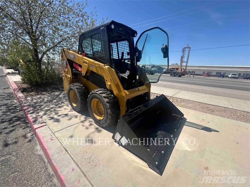 CAT 226D3 C3H2 لوادر انزلاقية التوجيه