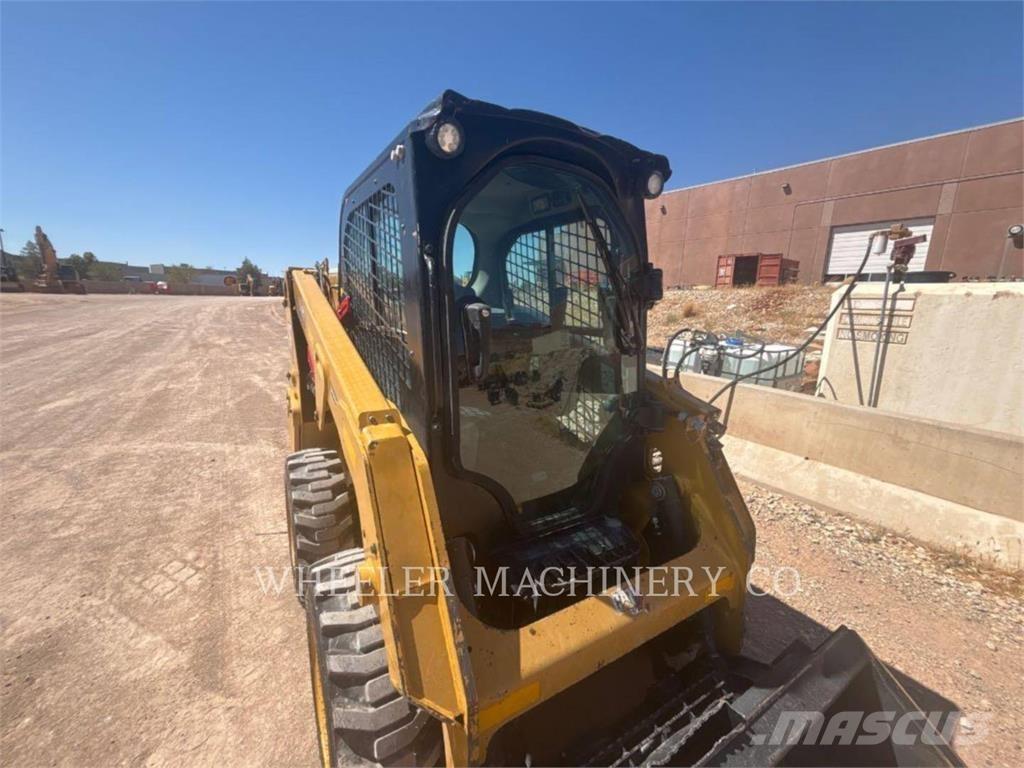 CAT 226D3 C3H2 لوادر انزلاقية التوجيه