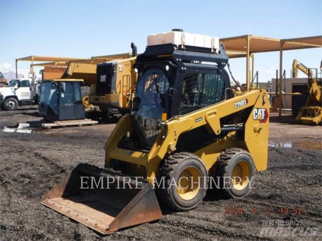 CAT 226D3 CA لوادر انزلاقية التوجيه