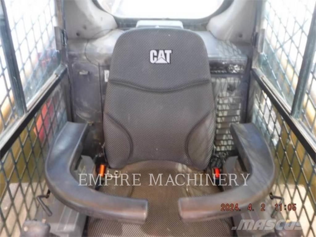 CAT 226D3 CA لوادر انزلاقية التوجيه