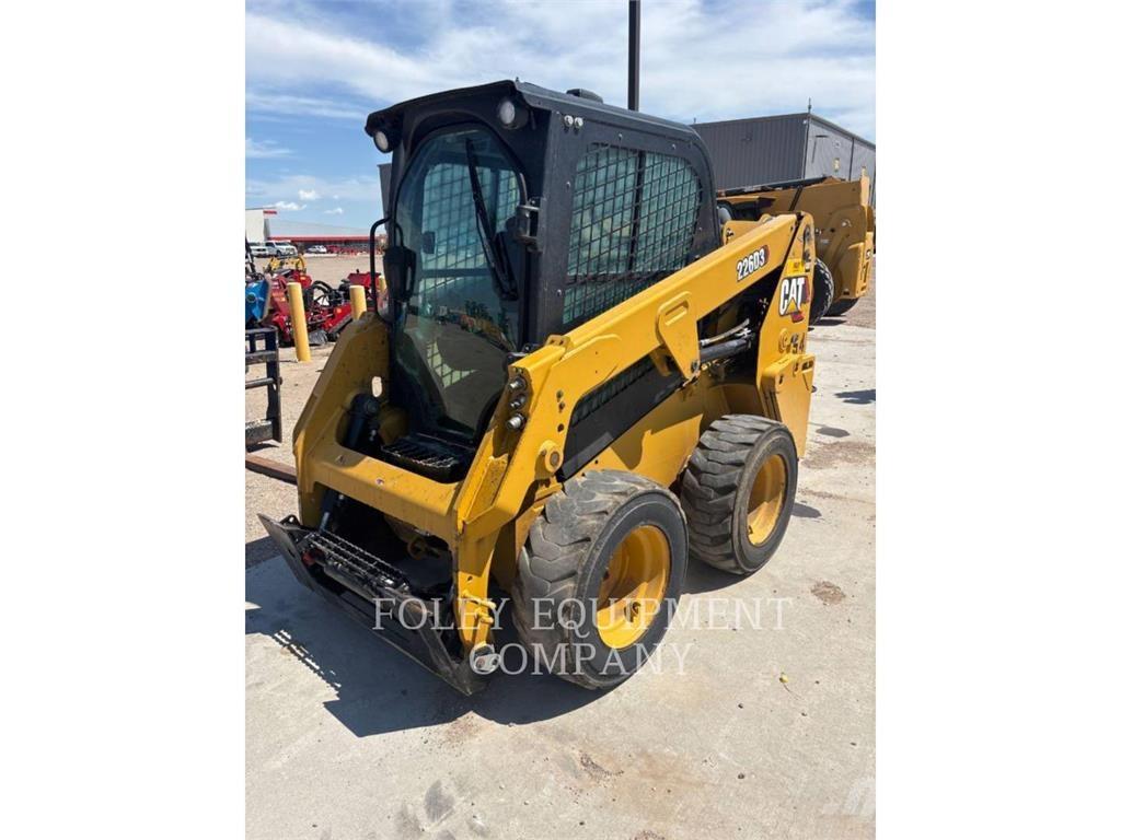 CAT 226D3STD1C لوادر انزلاقية التوجيه