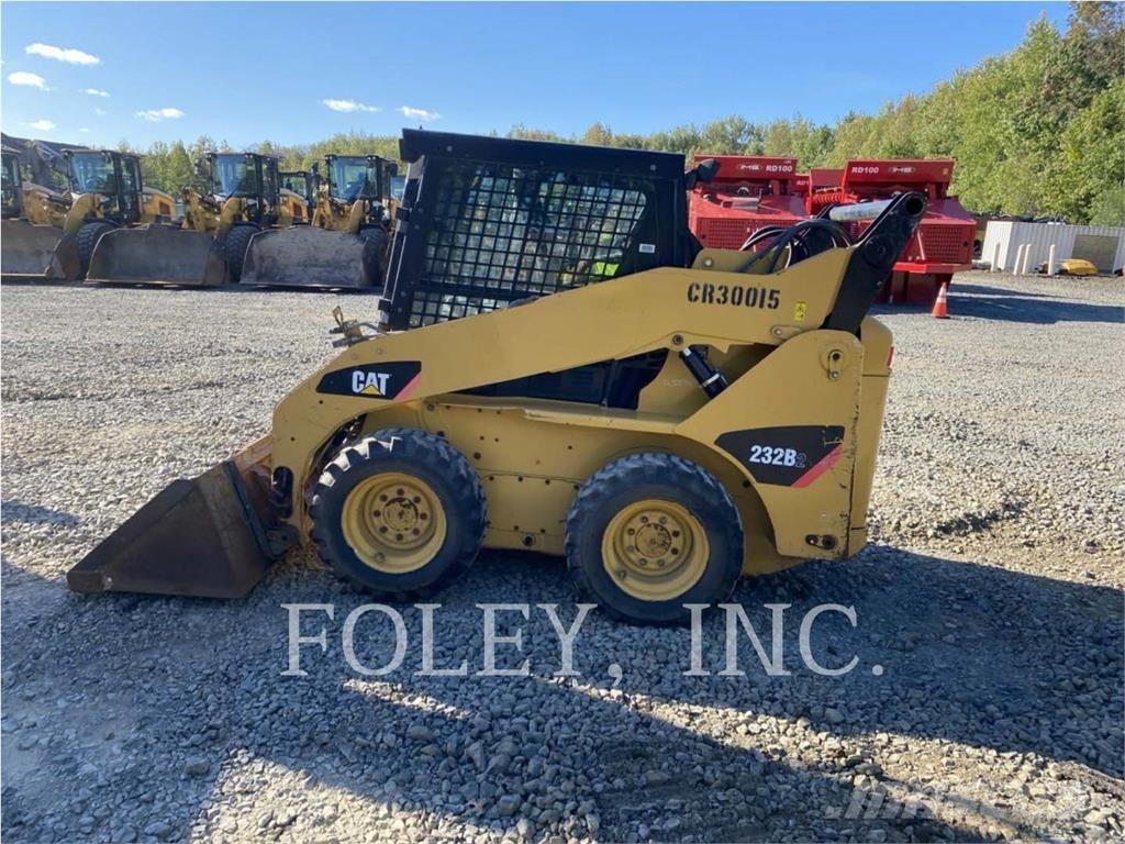 CAT 232B2 لوادر انزلاقية التوجيه