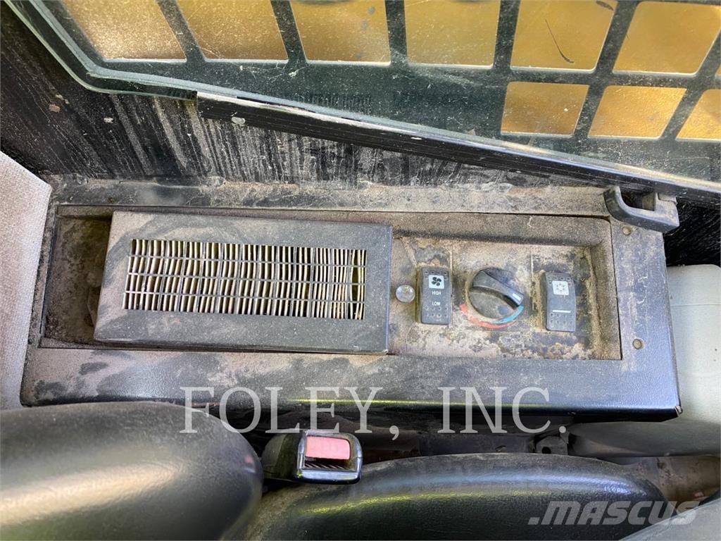 CAT 232B2 لوادر انزلاقية التوجيه