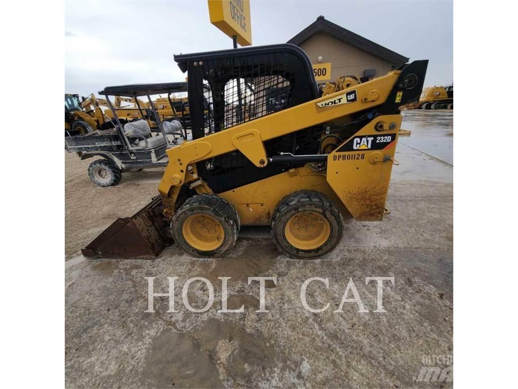 CAT 232D لوادر انزلاقية التوجيه