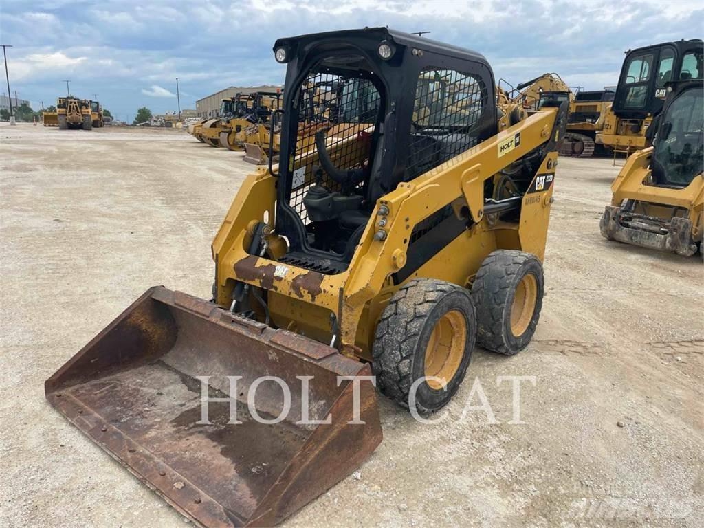 CAT 232D لوادر انزلاقية التوجيه
