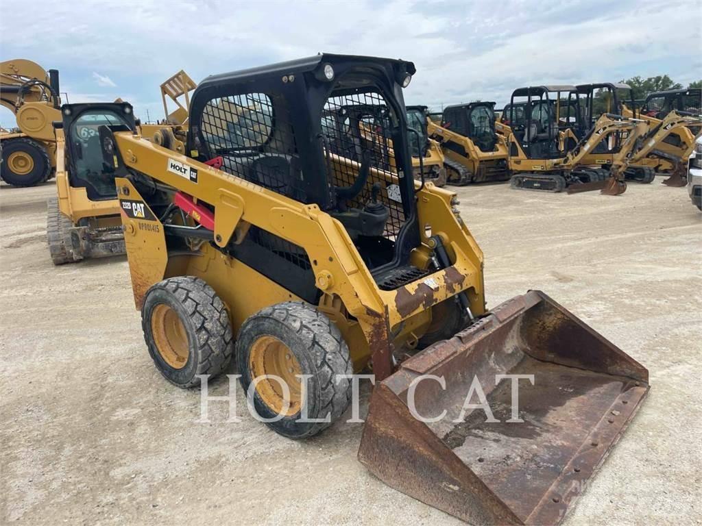 CAT 232D لوادر انزلاقية التوجيه