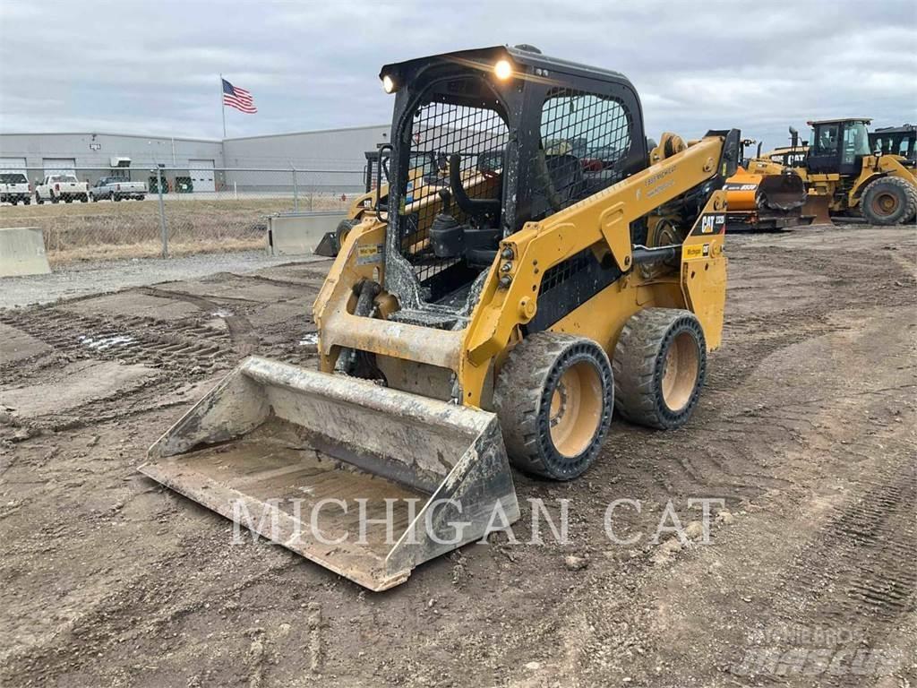 CAT 232D Q+ لوادر انزلاقية التوجيه