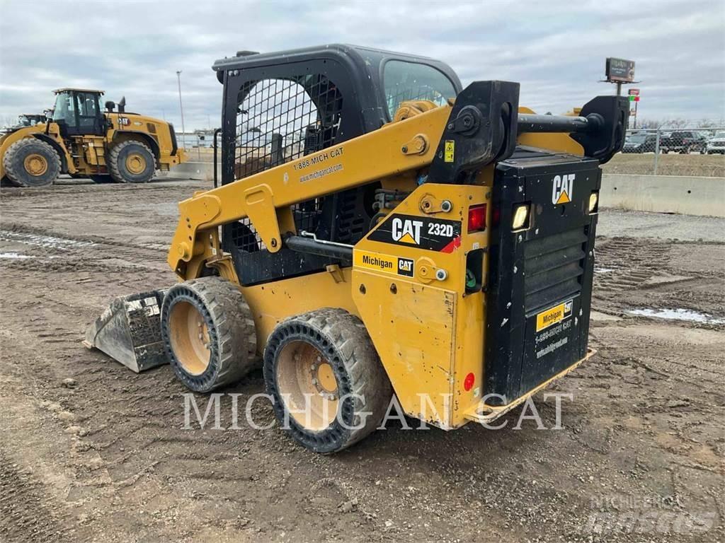 CAT 232D Q+ لوادر انزلاقية التوجيه