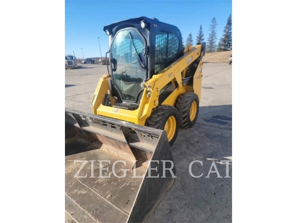 CAT 232D3 لوادر انزلاقية التوجيه