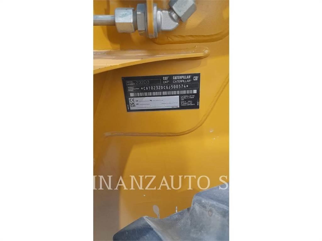 CAT 232D3 لوادر انزلاقية التوجيه