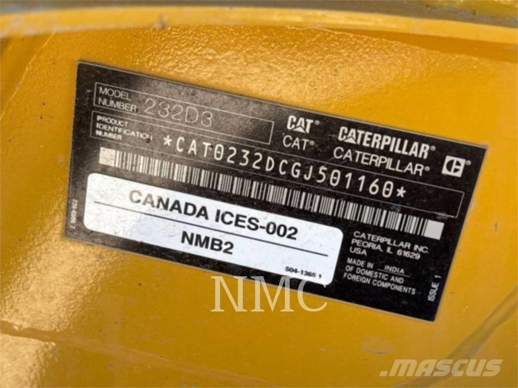 CAT 232D3 لوادر انزلاقية التوجيه