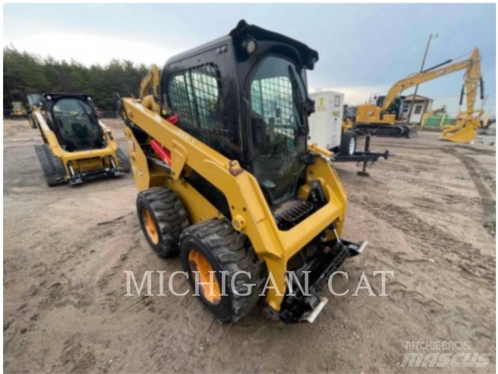 CAT 232D3 A2Q لوادر انزلاقية التوجيه