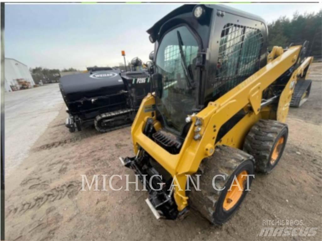 CAT 232D3 A2Q لوادر انزلاقية التوجيه