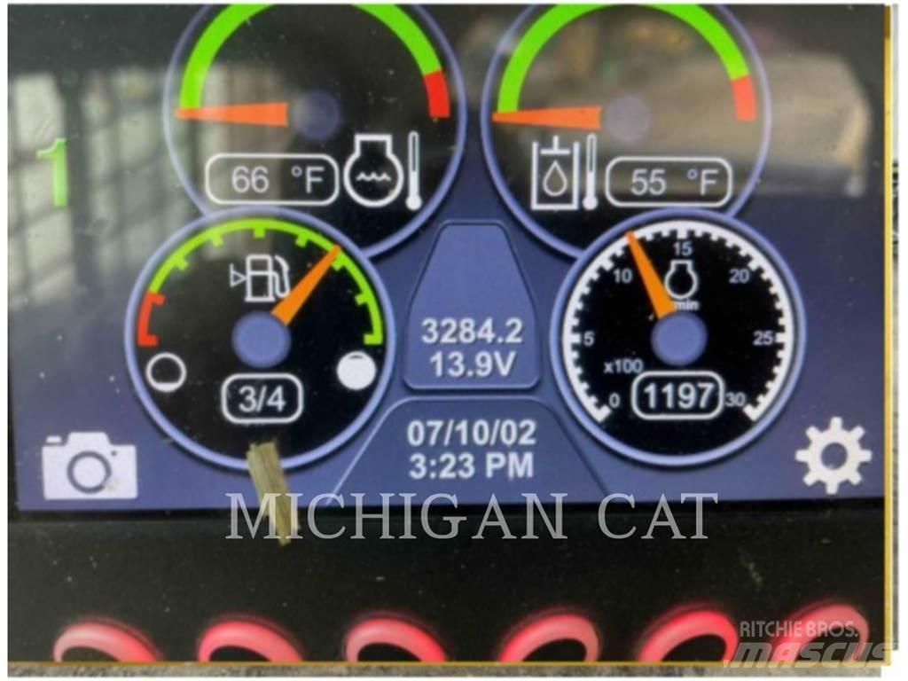 CAT 232D3 A2Q لوادر انزلاقية التوجيه