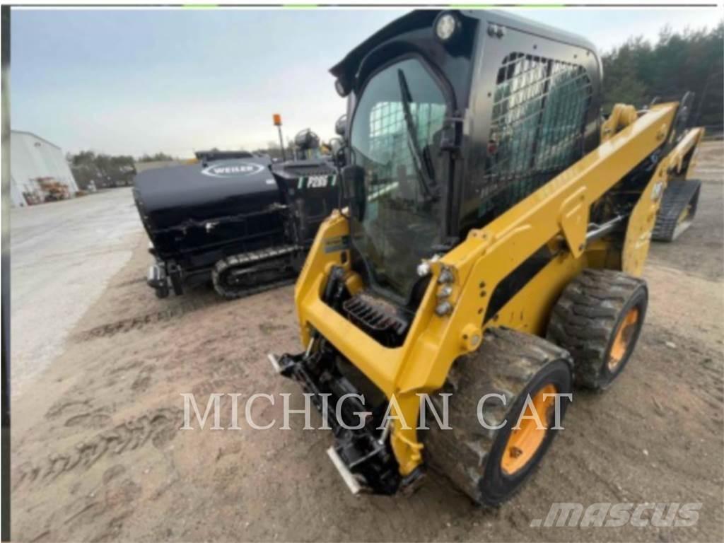 CAT 232D3 AQ لوادر انزلاقية التوجيه