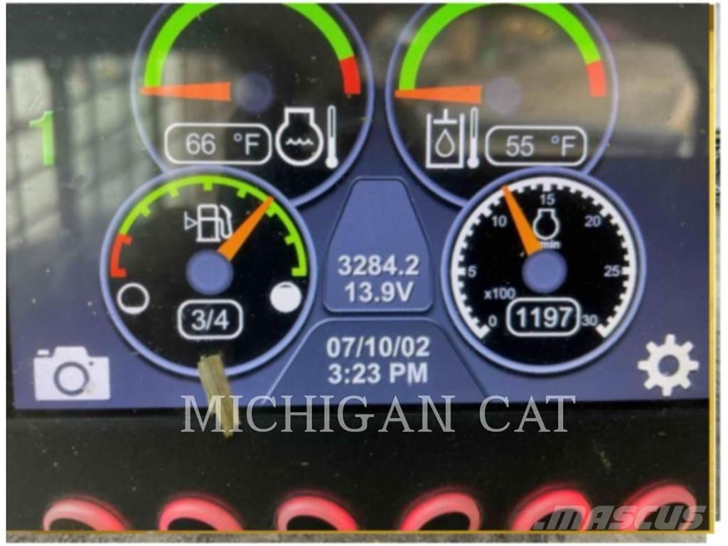 CAT 232D3 AQ لوادر انزلاقية التوجيه