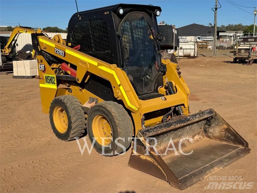 CAT 232D3LRC لوادر انزلاقية التوجيه
