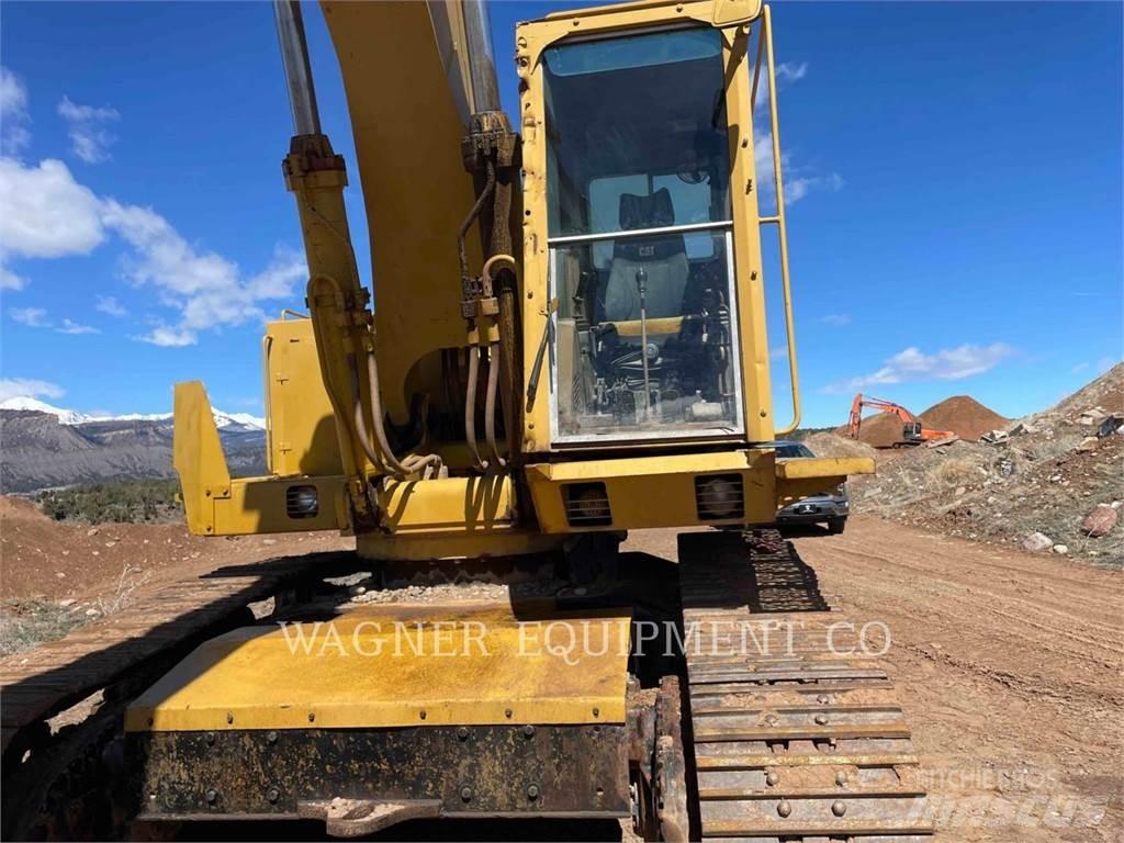 CAT 235D LC حفارات زحافة