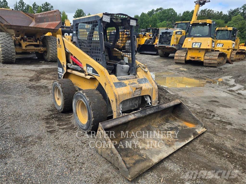 CAT 236 B لوادر انزلاقية التوجيه