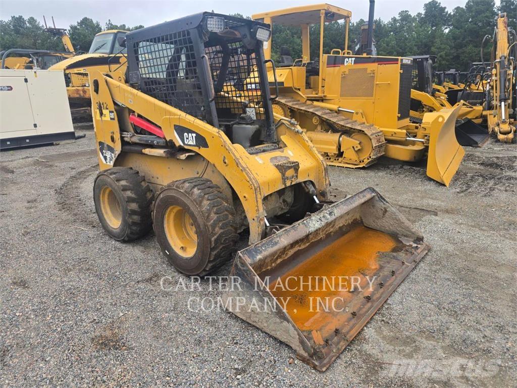 CAT 236 B SERIES 3 لوادر انزلاقية التوجيه