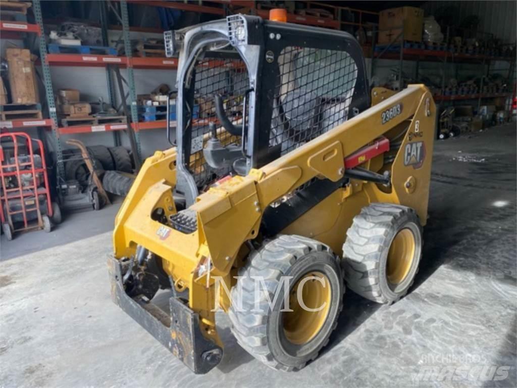 CAT 236D لوادر انزلاقية التوجيه