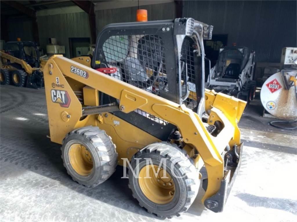 CAT 236D لوادر انزلاقية التوجيه