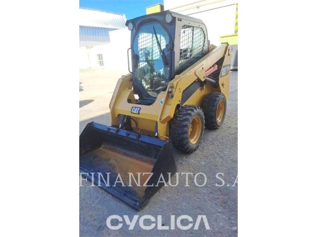 CAT 236D لوادر انزلاقية التوجيه