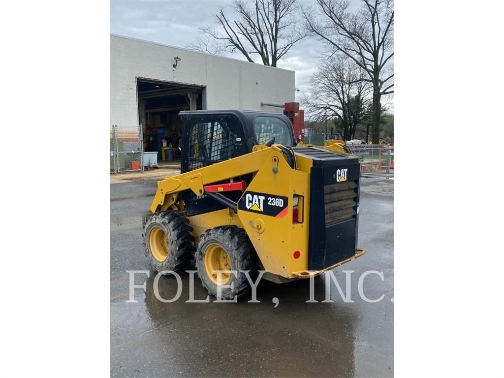 CAT 236D لوادر انزلاقية التوجيه