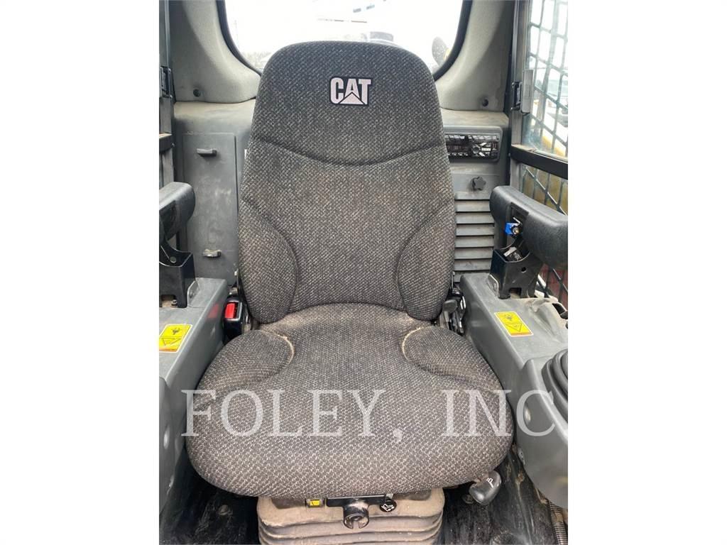 CAT 236D لوادر انزلاقية التوجيه