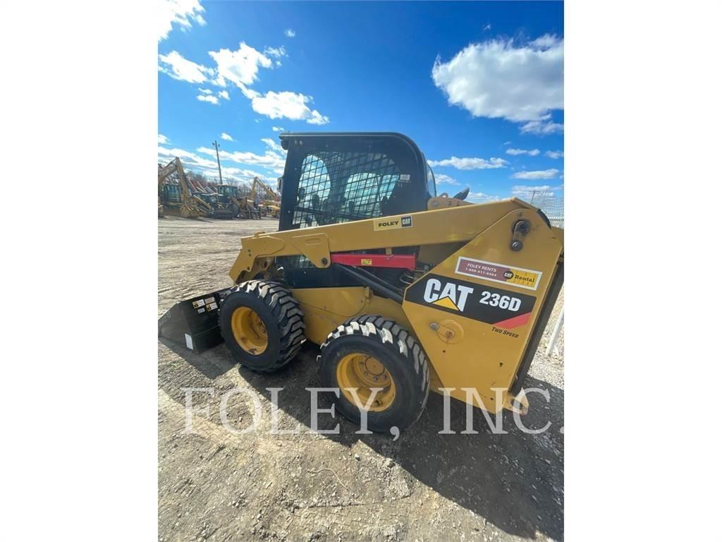 CAT 236D لوادر انزلاقية التوجيه