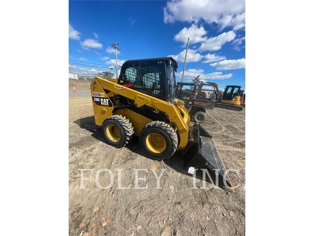 CAT 236D لوادر انزلاقية التوجيه