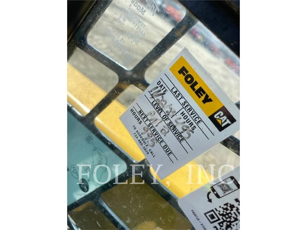 CAT 236D لوادر انزلاقية التوجيه