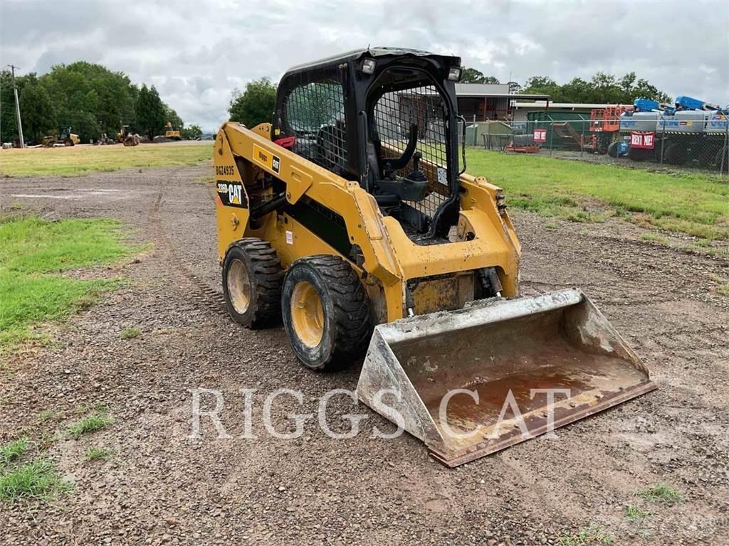 CAT 236D لوادر انزلاقية التوجيه