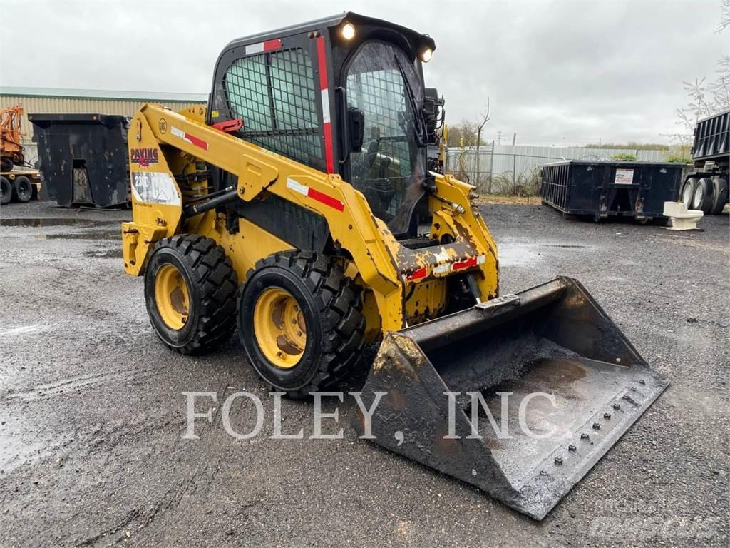 CAT 236D لوادر انزلاقية التوجيه