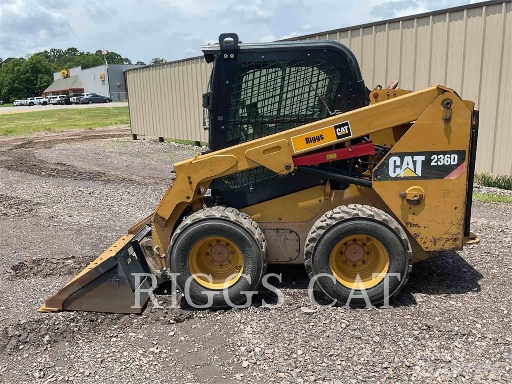 CAT 236D لوادر انزلاقية التوجيه